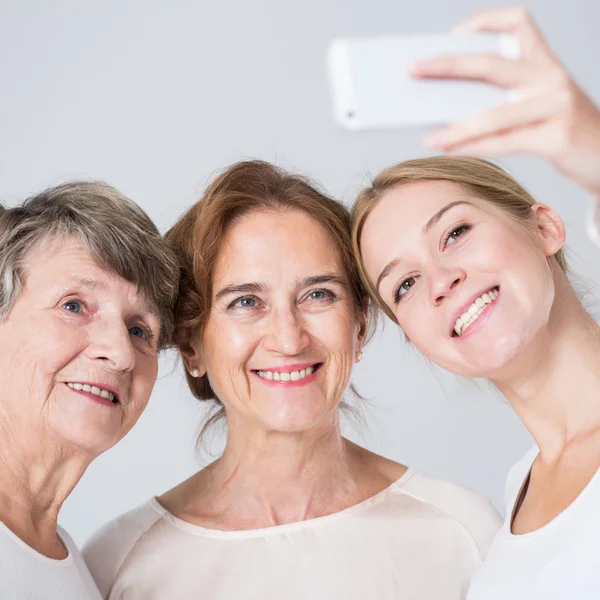 Tomar selfie família perfeita — Fotografia de Stock