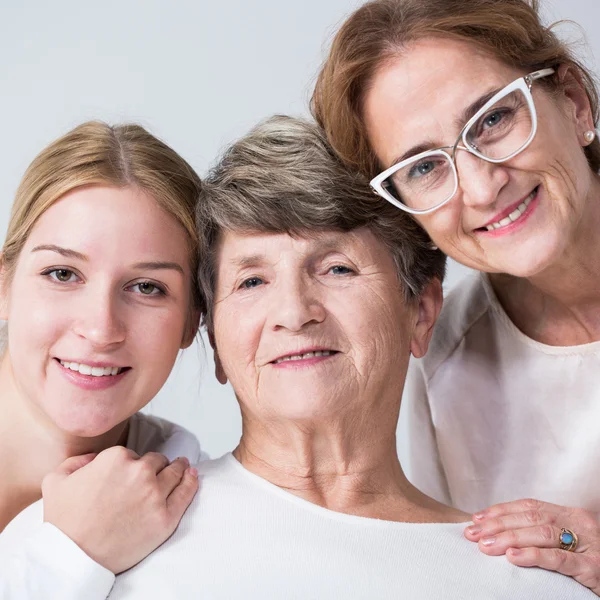 Multigenerational familj spendera tid tillsammans — Stockfoto