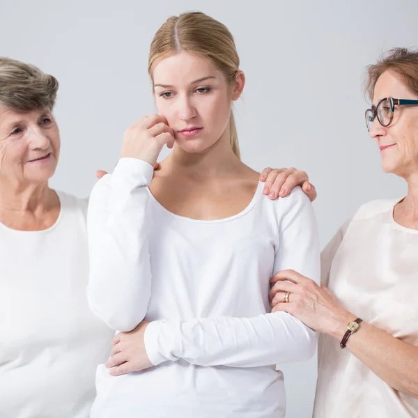 Jonge bezorgd vrouw — Stockfoto