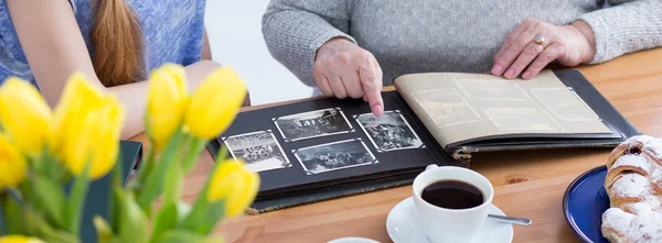 Onun kim olduğunu hatırlıyor musun?