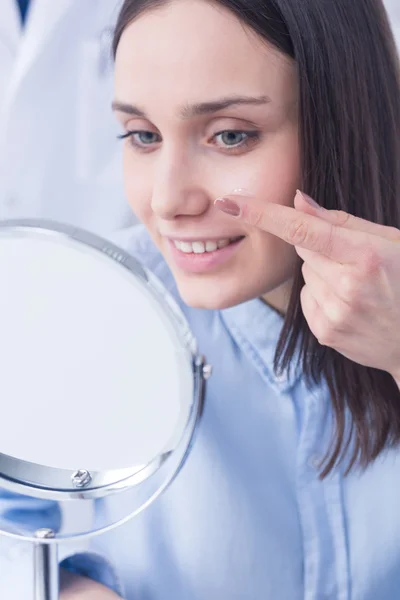 Augen zu und durch mit meinem Kl! — Stockfoto