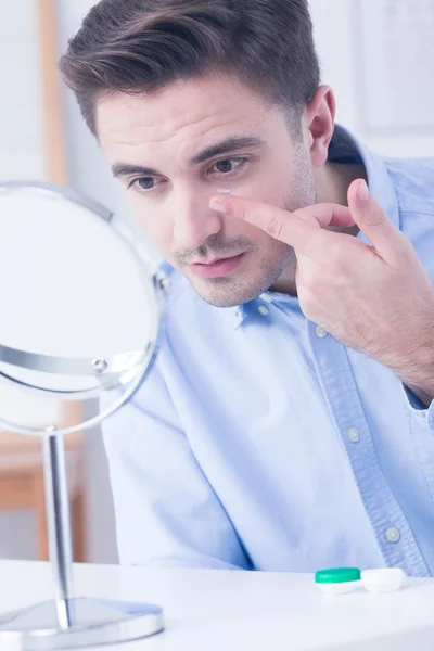 Meine unsichtbare Hilfe im Kampf mit einem Sehfehler — Stockfoto