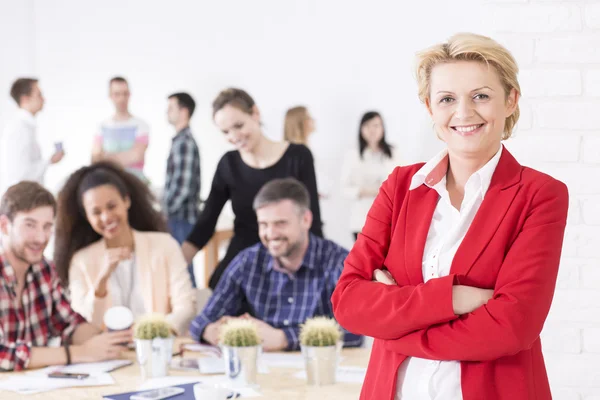 Orgullosa de su equipo — Foto de Stock