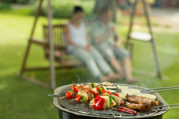 Næringsmidler ved grill – stockfoto