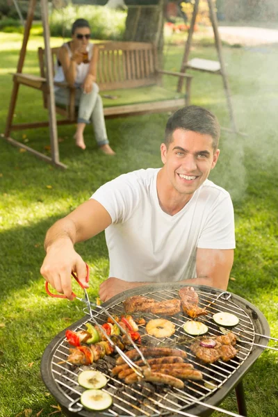 Kochen Mann und Grill — Stockfoto