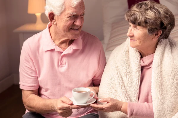 Seniors αλληλοϋποστήριξη — Φωτογραφία Αρχείου