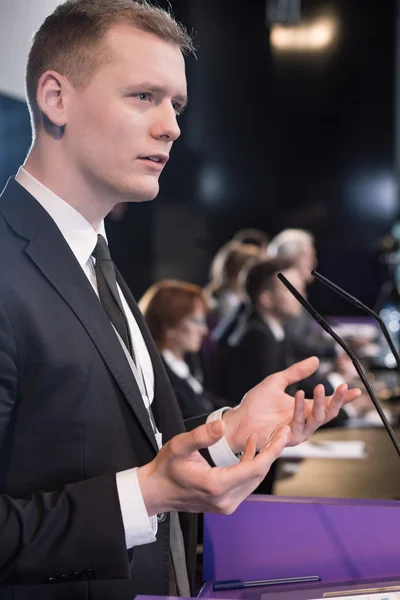 Zakenman persconferentie — Stockfoto