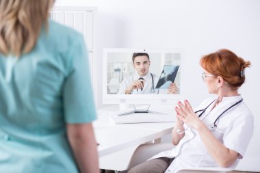 Dünyanın dört bir yanından profesyonelleri temas kalmak