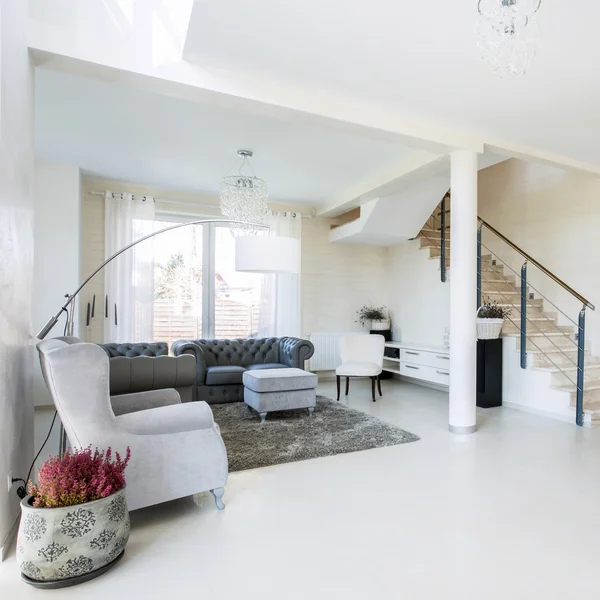 Modern, yeni evde, yatay klasik mobilya