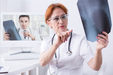 İki kafa, bir kafadan iyidir.