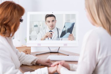 Her zaman onun hasta için yakın