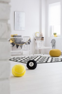 Yeni doğmuş bir bebek şık bir Krallığı girerek 