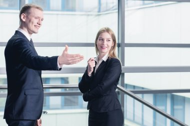 Yeni ofisini göstereyim