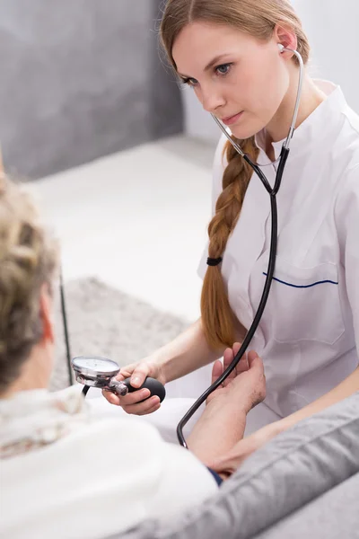 I'll take your blood pressure now — Stock Photo, Image