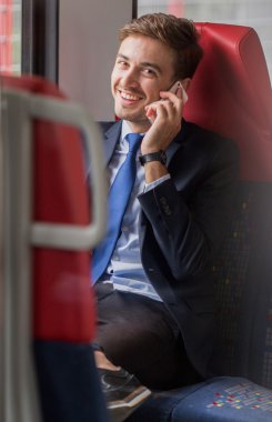 Ailesine telefon ederek