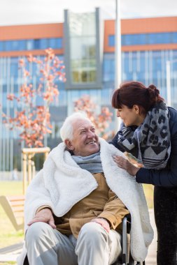 Caregiver Engelli adam hakkında bakım
