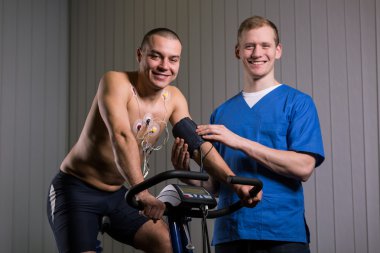 Mahkemeden sonra hoş memnuniyeti gelir