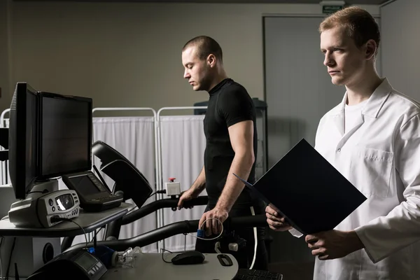 Manera moderna de entrenar deportista — Foto de Stock