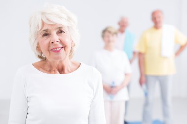 Üst düzey Club'da günlük çalışmadan sonra memnun yorgun