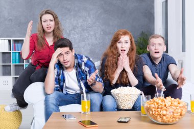 Düşük pil ve bir şarj cihazı yok...