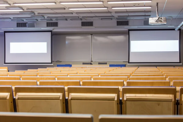 Klaar voor het hosten van een professionele presentatie — Stockfoto