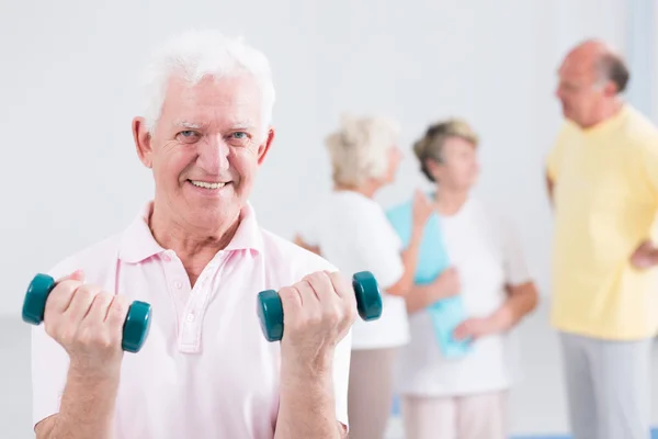 His way of staying fit in old age — Stock Photo, Image