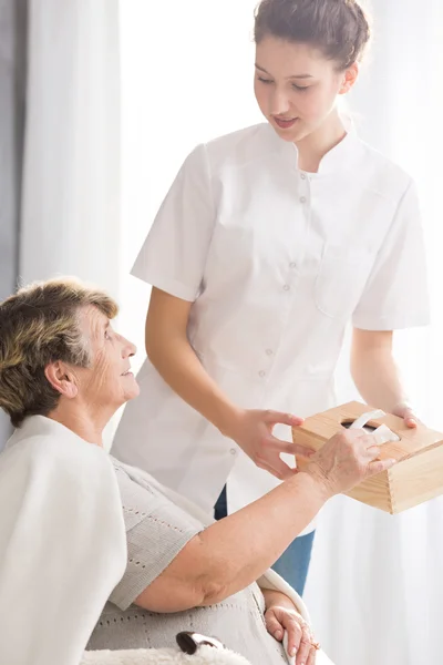 Senior with a professional homecare — Stock Photo, Image