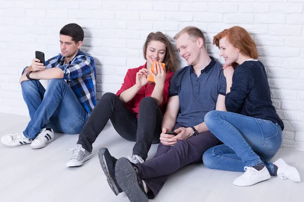 Kann nicht ohne neue Technologie leben — Stockfoto