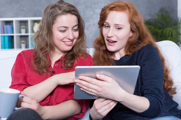 Sie müssen dieses Kleid kaufen...! — Stockfoto