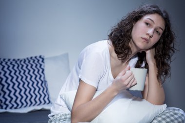 Gece bir stresli iş günü önce