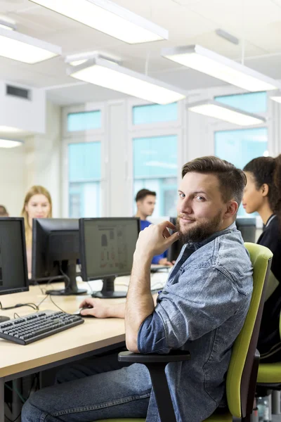 Esta tarea es complicada. —  Fotos de Stock