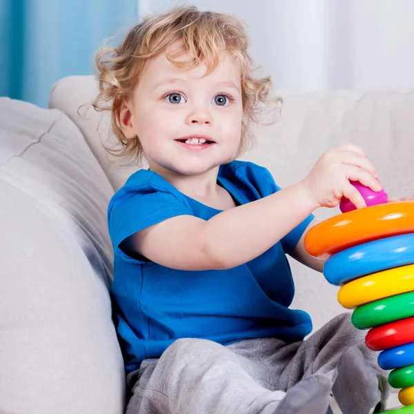 Happy little boy plays with blocks — Stock Photo, Image