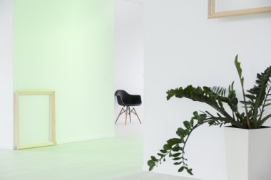 Modern çok fonksiyonlu uzayda beyaz iç