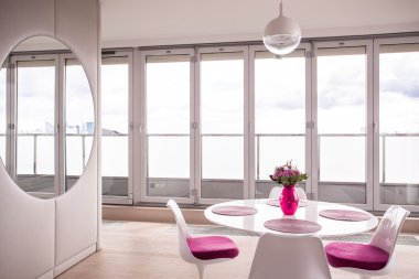 Kadın hafif oturma odası