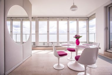 Kadın beyaz çay tablo