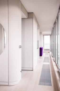 Geniş yeni tasarım beyaz iç