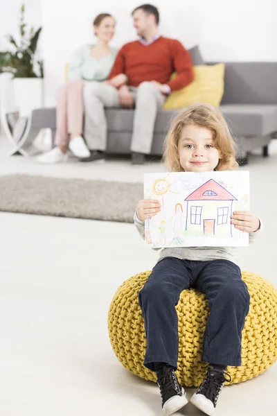 Tan feliz en su nueva y espaciosa casa — Foto de Stock