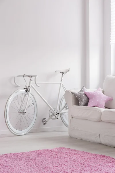 Bicicleta antigua en la habitación —  Fotos de Stock