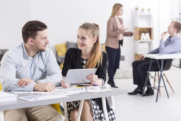 Trabajo en pequeña empresa acogedora — Foto de Stock