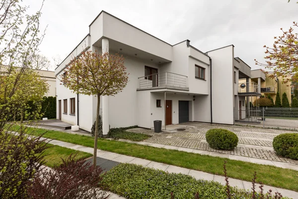 Bahçe ile güzel konak