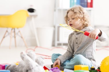 Normalde hastalık rağmen yaşamaya çalışan