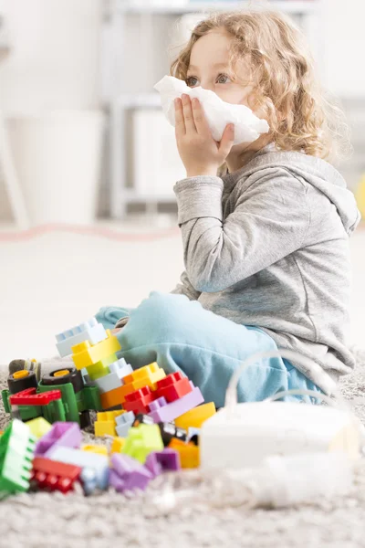 アレルギーは、幸せな子供時代の終わりではないです。 — ストック写真