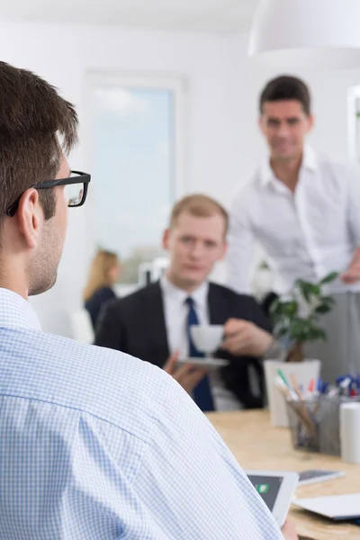 Lassen Sie mich Ihnen unser Angebot vorstellen... — Stockfoto