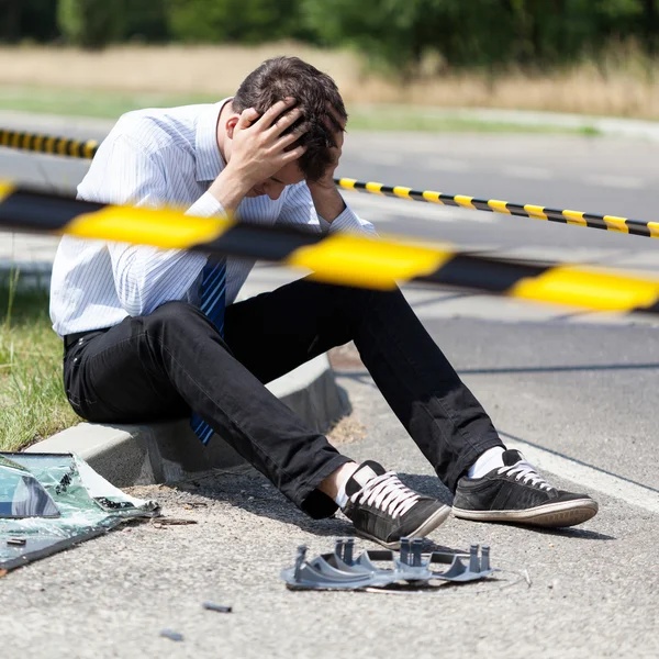 Hombre después de accidente de coche — Foto de Stock