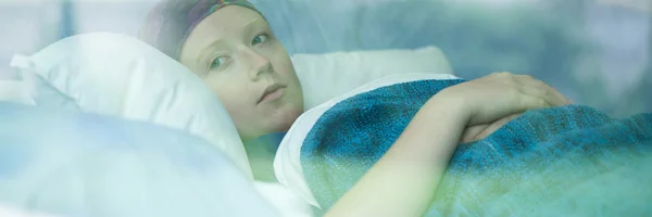 Young woman suffering from cancer — Stock Photo, Image