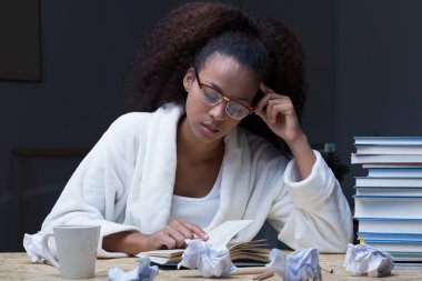 Farklı yazarlar ilham arıyorum