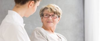 Yaşlılar lüzum lots-in çekmek ve yardım etmek