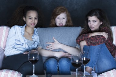 İğrenç bir sahne!