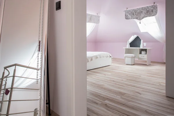 Pink bedroom in villa — Stock Photo, Image