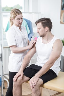 fizyoterapist iş başında